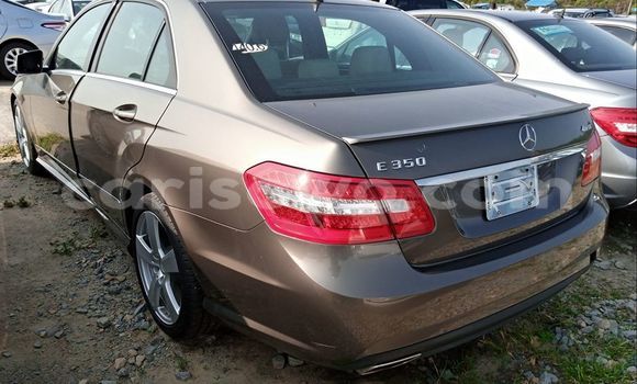 Acheter Occasion Voiture Mercedes-Benz E–Class Marron à Abomey, Benin Acheter Occasion Voiture Mercedes-Benz E–Class Marron à Abomey, Benin