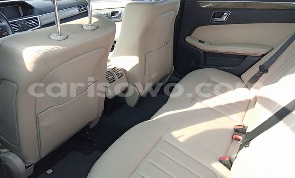 Acheter Occasion Voiture Mercedes-Benz E–Class Marron à Abomey, Benin Acheter Occasion Voiture Mercedes-Benz E–Class Marron à Abomey, Benin