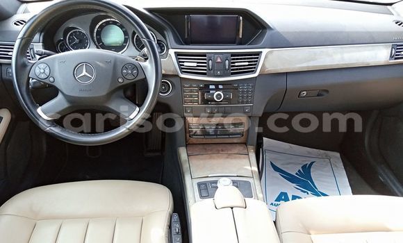 Acheter Occasion Voiture Mercedes-Benz E–Class Marron à Abomey, Benin Acheter Occasion Voiture Mercedes-Benz E–Class Marron à Abomey, Benin