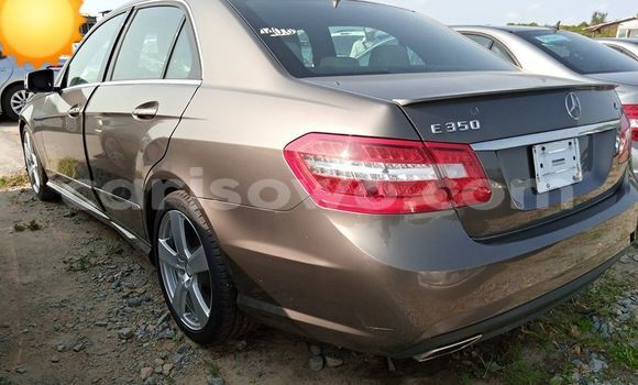 Acheter Occasion Voiture Mercedes-Benz E–Class Marron à Abomey, Benin Acheter Occasion Voiture Mercedes-Benz E–Class Marron à Abomey, Benin
