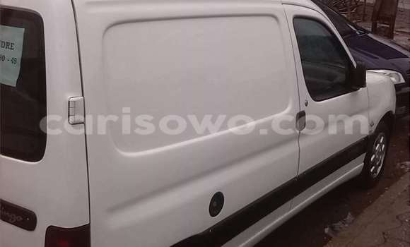 Ra Àlòkù Citroen 2CV funfun Ọkọ̀ in Savalou ni Benin Ra Àlòkù Citroen 2CV funfun Ọkọ̀ in Savalou ni Benin