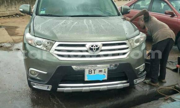 Ra Àlòkù Toyota Highlander Alawọ ewe Ọkọ̀ in Cotonou ni Benin
