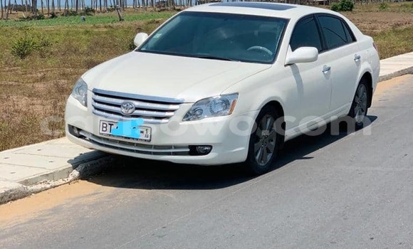 Buy New Toyota Avalon White Car in Cotonou in Benign
