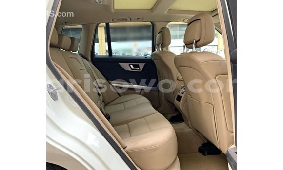 Sayi Imported Mercedes-Benz 190 White Mota in Import - Dubai a Benin Sayi Imported Mercedes-Benz 190 White Mota in Import - Dubai a Benin