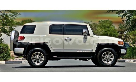 Buy Import Toyota FJ Cruiser White Car in Import - Dubai in Benign Buy Import Toyota FJ Cruiser White Car in Import - Dubai in Benign