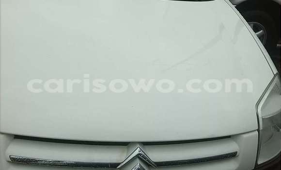 Ra Àlòkù Citroen 2CV funfun Ọkọ̀ in Savalou ni Benin Ra Àlòkù Citroen 2CV funfun Ọkọ̀ in Savalou ni Benin