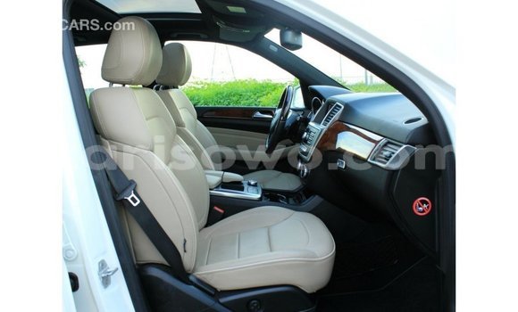 Acheter Import Voiture Mercedes-Benz 190 Blanc à Import - Dubai, Benin Acheter Import Voiture Mercedes-Benz 190 Blanc à Import - Dubai, Benin