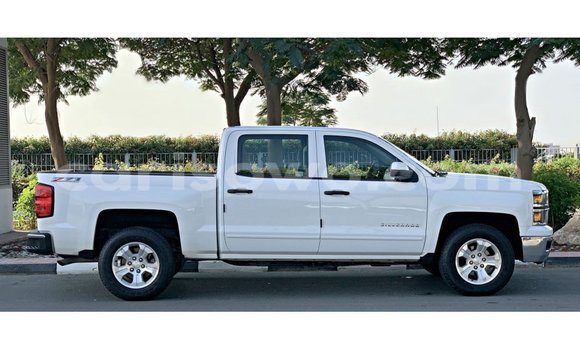 Sayi Imported Chevrolet Silverado White Mota in Import - Dubai a Benin Sayi Imported Chevrolet Silverado White Mota in Import - Dubai a Benin