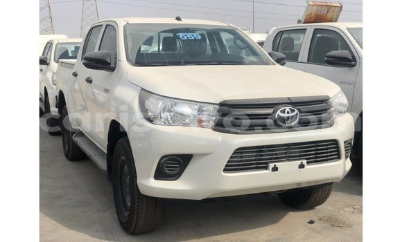 Sayi Imported Toyota Hilux White Mota in Import - Dubai a Benin