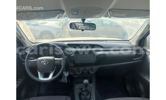 Sayi Imported Toyota Hilux White Mota in Import - Dubai a Benin Sayi Imported Toyota Hilux White Mota in Import - Dubai a Benin