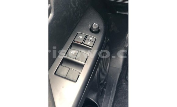 Sayi Imported Toyota Hilux White Mota in Import - Dubai a Benin Sayi Imported Toyota Hilux White Mota in Import - Dubai a Benin