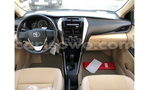 Ra Imported Toyota DA funfun Ọkọ̀ akẹ́rù ńlá in Import - Dubai ni Benin Ra Imported Toyota DA funfun Ọkọ̀ akẹ́rù ńlá in Import - Dubai ni Benin