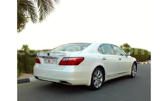 Sayi Imported Lexus LS White Mota in Import - Dubai a Benin Sayi Imported Lexus LS White Mota in Import - Dubai a Benin