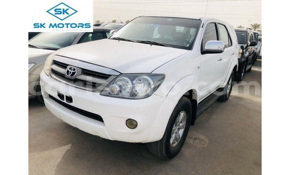 Acheter Import Voiture Toyota Fortuner Blanc à Import - Dubai, Benin