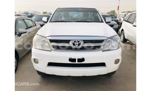 Acheter Import Voiture Toyota Fortuner Blanc à Import - Dubai, Benin Acheter Import Voiture Toyota Fortuner Blanc à Import - Dubai, Benin