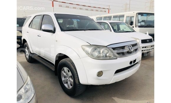 Acheter Import Voiture Toyota Fortuner Blanc à Import - Dubai, Benin Acheter Import Voiture Toyota Fortuner Blanc à Import - Dubai, Benin