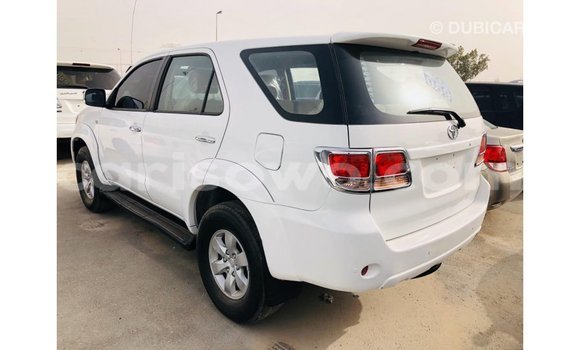 Acheter Import Voiture Toyota Fortuner Blanc à Import - Dubai, Benin Acheter Import Voiture Toyota Fortuner Blanc à Import - Dubai, Benin