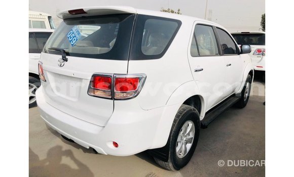 Acheter Import Voiture Toyota Fortuner Blanc à Import - Dubai, Benin Acheter Import Voiture Toyota Fortuner Blanc à Import - Dubai, Benin