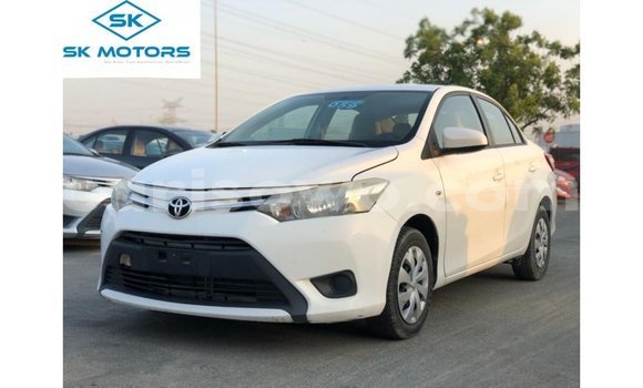 Ra Imported Toyota Yaris funfun Ọkọ̀ in Import - Dubai ni Benin