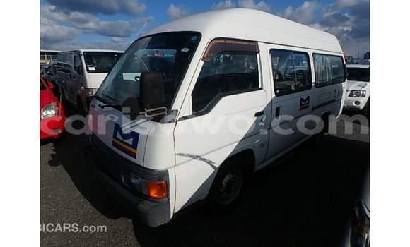 Acheter Import Voiture Nissan Caravan Blanc à Import - Dubai, Benin Acheter Import Voiture Nissan Caravan Blanc à Import - Dubai, Benin