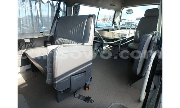 Acheter Import Voiture Nissan Caravan Blanc à Import - Dubai, Benin Acheter Import Voiture Nissan Caravan Blanc à Import - Dubai, Benin