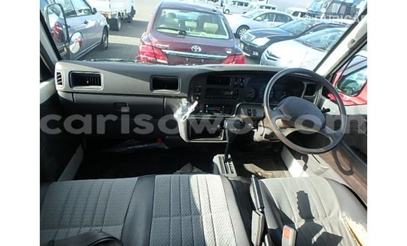 Acheter Import Voiture Nissan Caravan Blanc à Import - Dubai, Benin Acheter Import Voiture Nissan Caravan Blanc à Import - Dubai, Benin