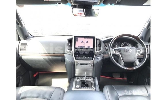 Acheter Import Voiture Toyota Land Cruiser Blanc à Import - Dubai, Benin Acheter Import Voiture Toyota Land Cruiser Blanc à Import - Dubai, Benin