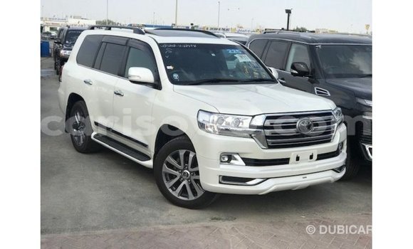 Acheter Import Voiture Toyota Land Cruiser Blanc à Import - Dubai, Benin Acheter Import Voiture Toyota Land Cruiser Blanc à Import - Dubai, Benin