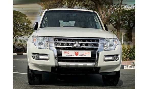 Sayi Imported Mitsubishi Pajero White Mota in Import - Dubai a Benin Sayi Imported Mitsubishi Pajero White Mota in Import - Dubai a Benin