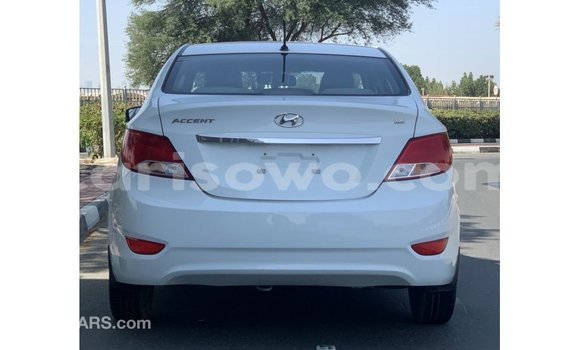 Sayi Imported Hyundai Accent White Mota in Import - Dubai a Benin Sayi Imported Hyundai Accent White Mota in Import - Dubai a Benin