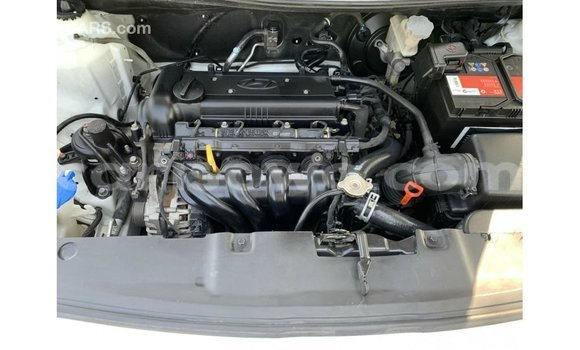 Sayi Imported Hyundai Accent White Mota in Import - Dubai a Benin Sayi Imported Hyundai Accent White Mota in Import - Dubai a Benin