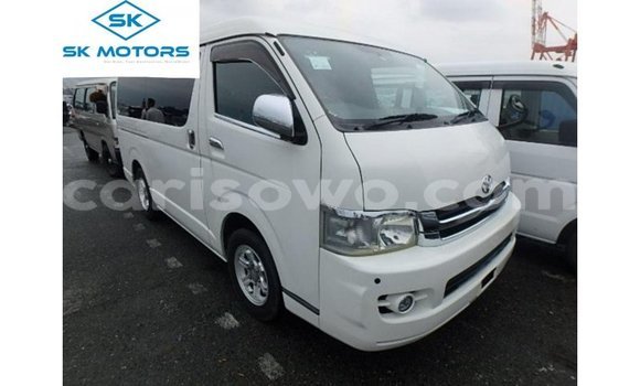 Sayi Imported Toyota Regius White Mota in Import - Dubai a Benin