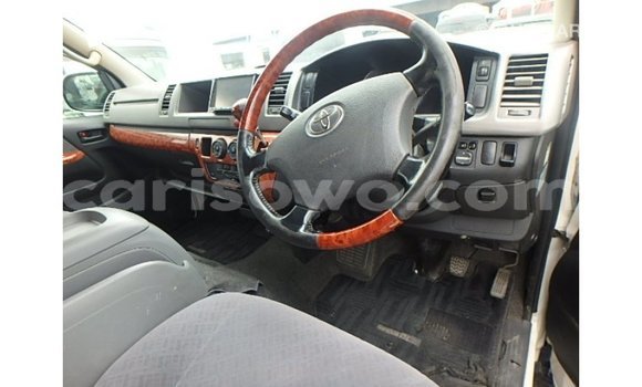 Sayi Imported Toyota Regius White Mota in Import - Dubai a Benin Sayi Imported Toyota Regius White Mota in Import - Dubai a Benin