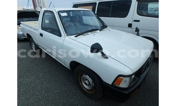 Sayi Imported Toyota Hilux White Mota in Import - Dubai a Benin Sayi Imported Toyota Hilux White Mota in Import - Dubai a Benin