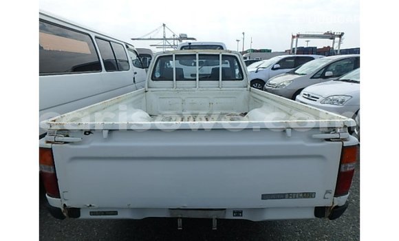 Sayi Imported Toyota Hilux White Mota in Import - Dubai a Benin Sayi Imported Toyota Hilux White Mota in Import - Dubai a Benin