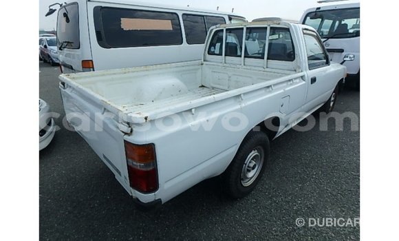 Sayi Imported Toyota Hilux White Mota in Import - Dubai a Benin Sayi Imported Toyota Hilux White Mota in Import - Dubai a Benin