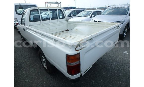 Sayi Imported Toyota Hilux White Mota in Import - Dubai a Benin Sayi Imported Toyota Hilux White Mota in Import - Dubai a Benin