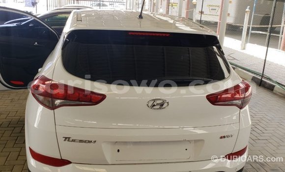 Acheter Import Voiture Hyundai Tucson Blanc à Import - Dubai, Benin Acheter Import Voiture Hyundai Tucson Blanc à Import - Dubai, Benin