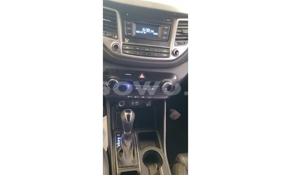 Acheter Import Voiture Hyundai Tucson Blanc à Import - Dubai, Benin Acheter Import Voiture Hyundai Tucson Blanc à Import - Dubai, Benin