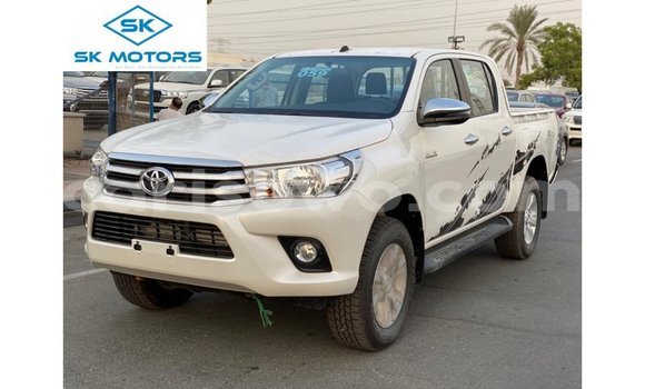 Acheter Import Voiture Toyota Hilux Blanc à Import - Dubai, Benin