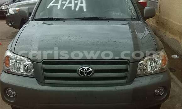 Sayi Na hannu Toyota Highlander Azurfa Mota in Porto Novo a Benin