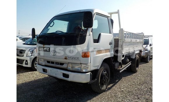 Sayi Imported Toyota Dyna White Babbar mota in Import - Dubai a Benin Sayi Imported Toyota Dyna White Babbar mota in Import - Dubai a Benin