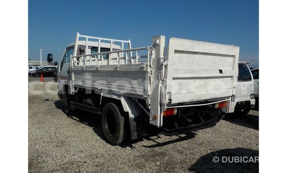 Sayi Imported Toyota Dyna White Babbar mota in Import - Dubai a Benin Sayi Imported Toyota Dyna White Babbar mota in Import - Dubai a Benin