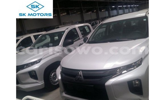 Sayi Imported Mitsubishi L200 White Mota in Import - Dubai a Benin