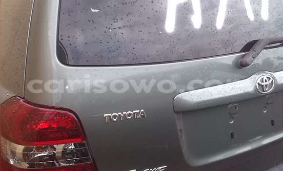 Sayi Na hannu Toyota Highlander Azurfa Mota in Porto Novo a Benin Sayi Na hannu Toyota Highlander Azurfa Mota in Porto Novo a Benin