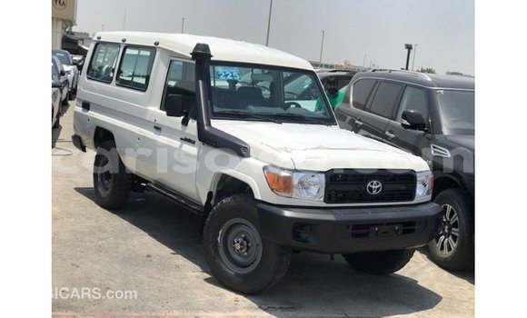 Acheter Import Voiture Toyota Land Cruiser Blanc à Import - Dubai, Benin Acheter Import Voiture Toyota Land Cruiser Blanc à Import - Dubai, Benin