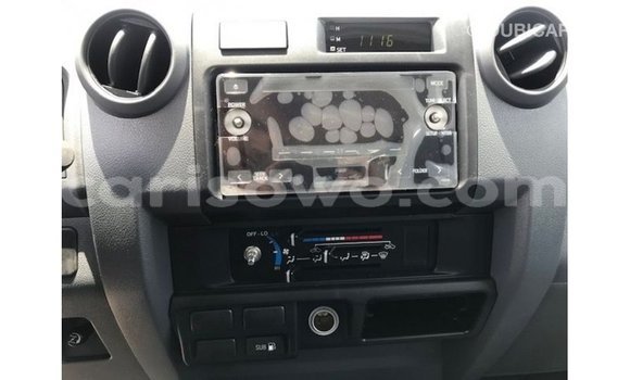 Acheter Import Voiture Toyota Land Cruiser Blanc à Import - Dubai, Benin Acheter Import Voiture Toyota Land Cruiser Blanc à Import - Dubai, Benin