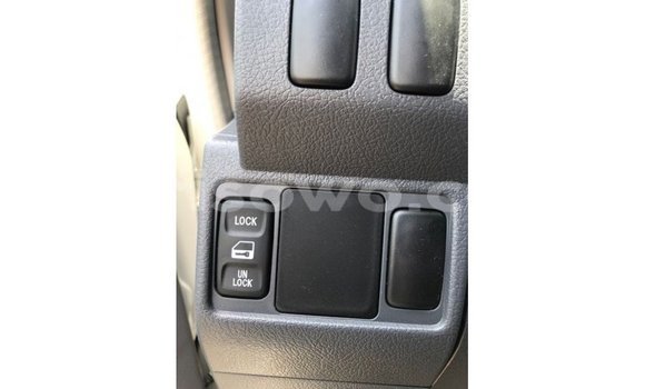 Acheter Import Voiture Toyota Land Cruiser Blanc à Import - Dubai, Benin Acheter Import Voiture Toyota Land Cruiser Blanc à Import - Dubai, Benin