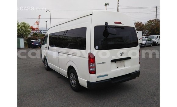 Sayi Imported Toyota Hiace White Mota in Import - Dubai a Benin Sayi Imported Toyota Hiace White Mota in Import - Dubai a Benin
