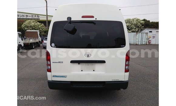 Sayi Imported Toyota Hiace White Mota in Import - Dubai a Benin Sayi Imported Toyota Hiace White Mota in Import - Dubai a Benin